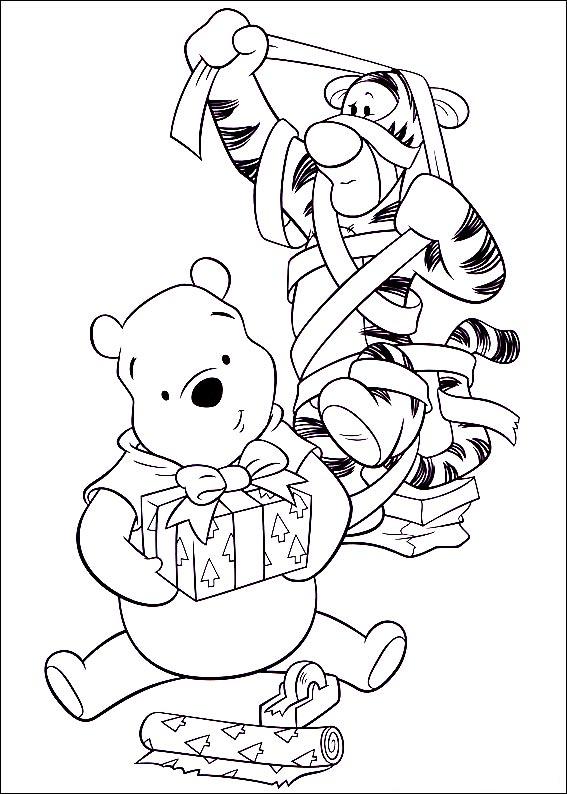 coloriage winnie et tigrou emballent les cadeaux de noel